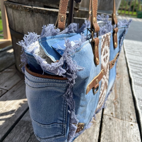 Retro Denim 90s Vibe Tribal Myra Bag Rug & Leather Tote satchel Aztec New - Picture 6 of 6